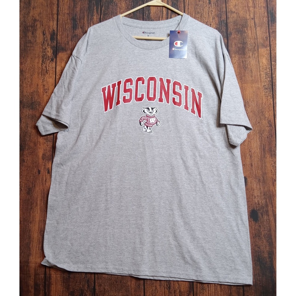 Champion NWT Wisconsin Badgers Short Sleeve T-Shirt Men's XL Light Gray